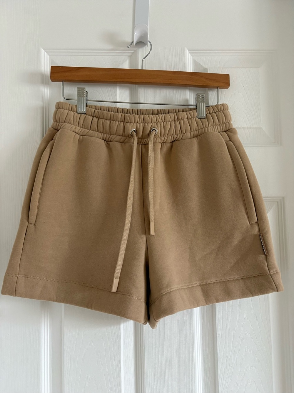 APRÈS SHORTS — CHAMPAGNE